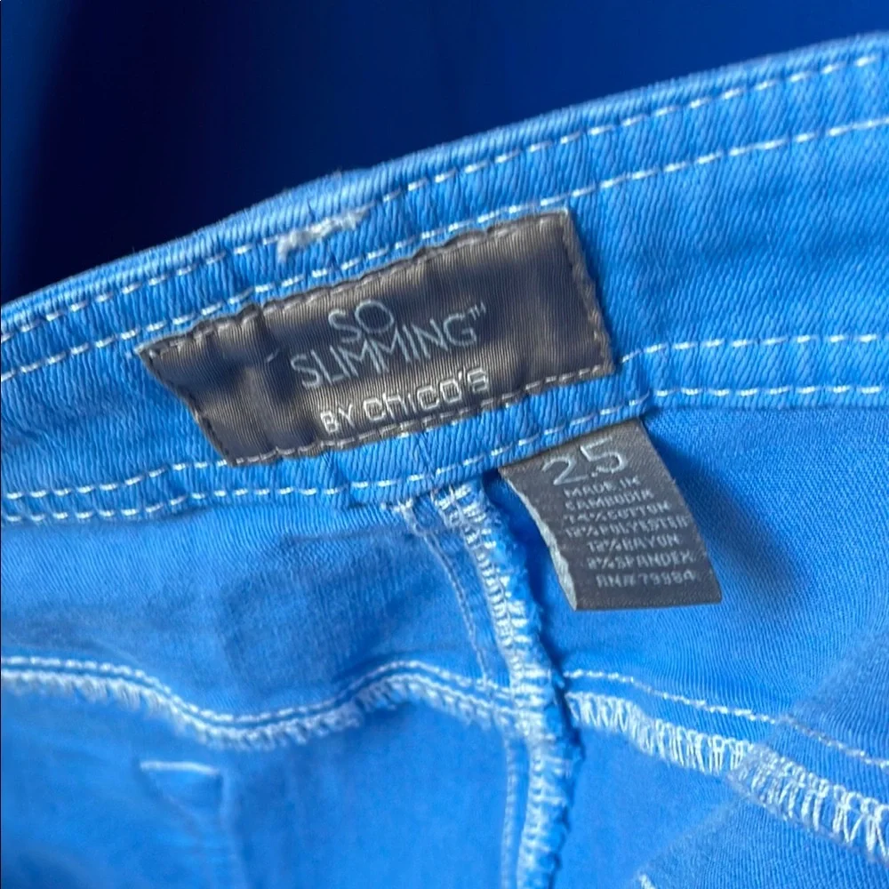Chico's So Slimming Jeans –‎ Size 2.5  Flattering Tummy Control Denim